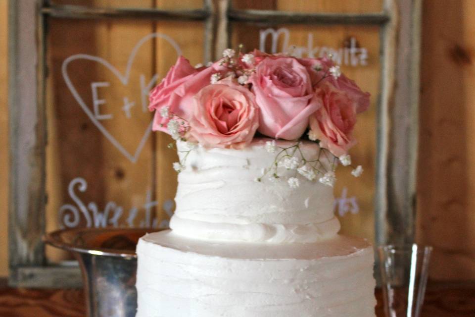 Cake with pink roses