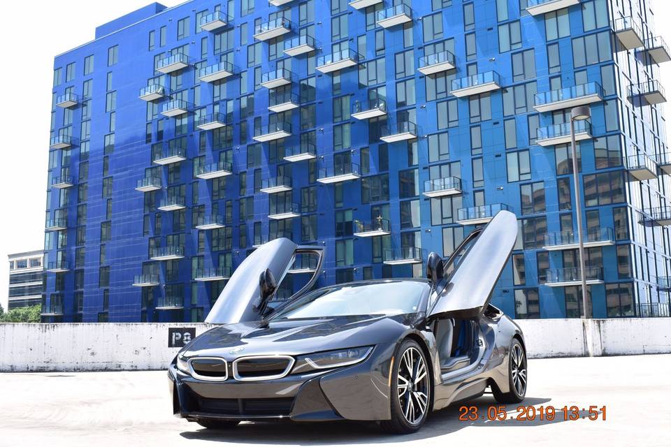 BMW i8 - front view