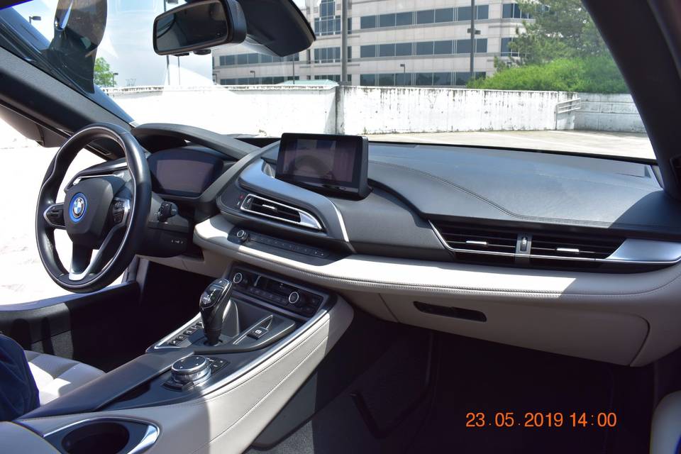BMW i8 - interior