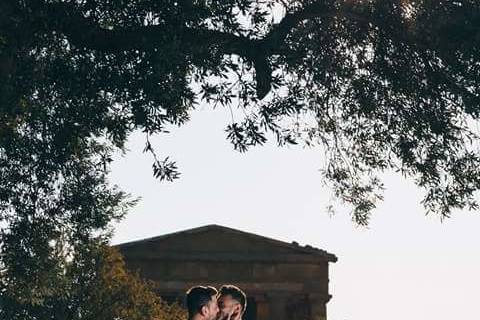 kiss in the valley of the temples