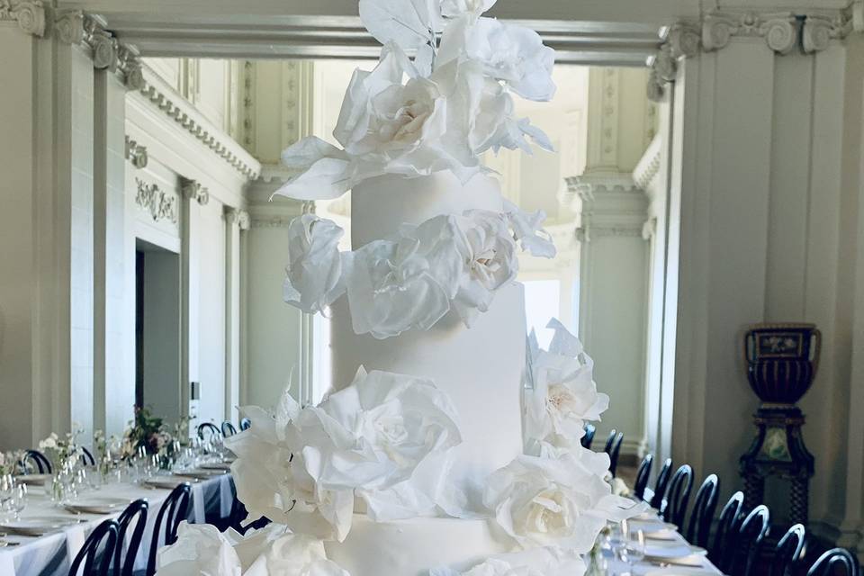 Caryatids cake columns