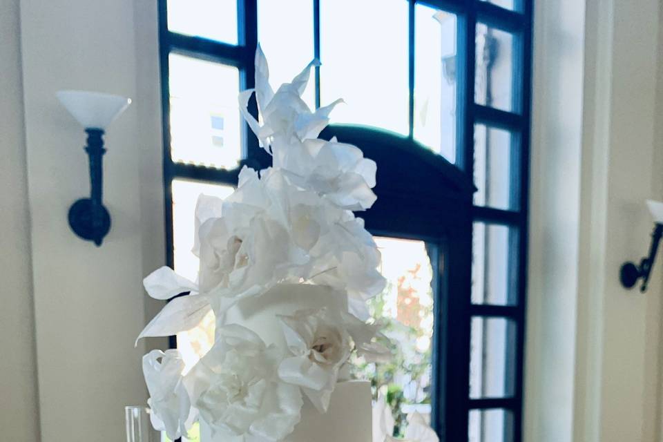 Fresh and wafer paper florals