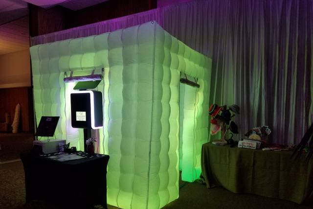 Memory Box Photo Booth Rental - Photo Booth - New Boston, MI - WeddingWire