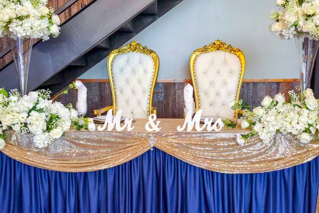 Sweetheart table decor w/ flow
