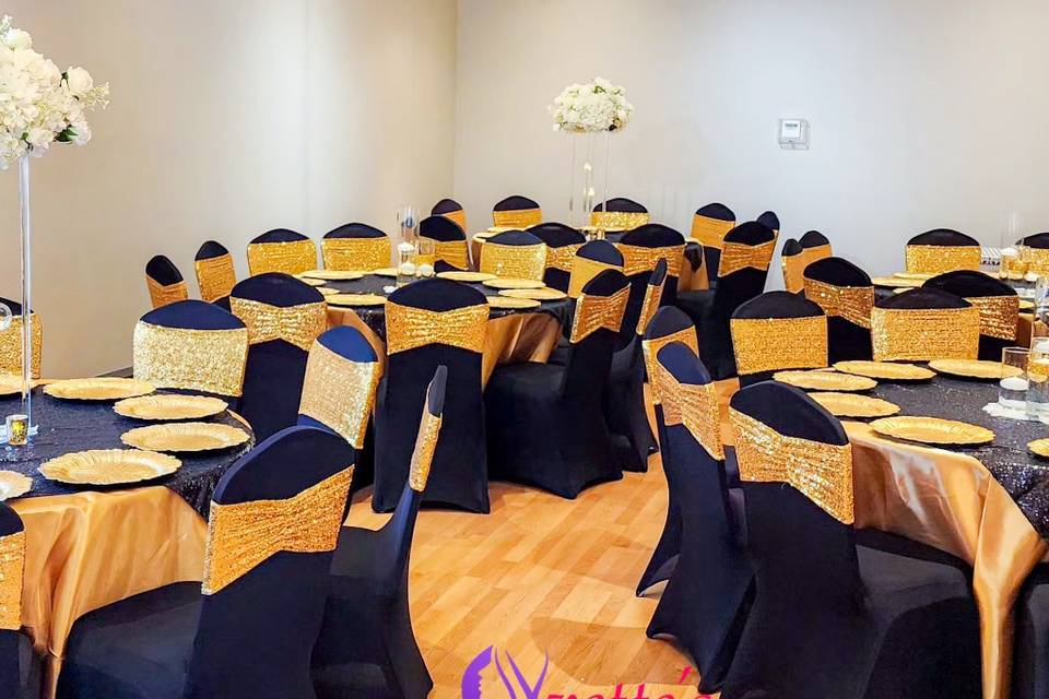 Black & Gold table decor
