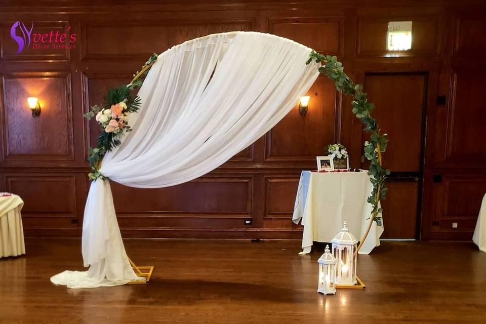 Round wedding arch decor