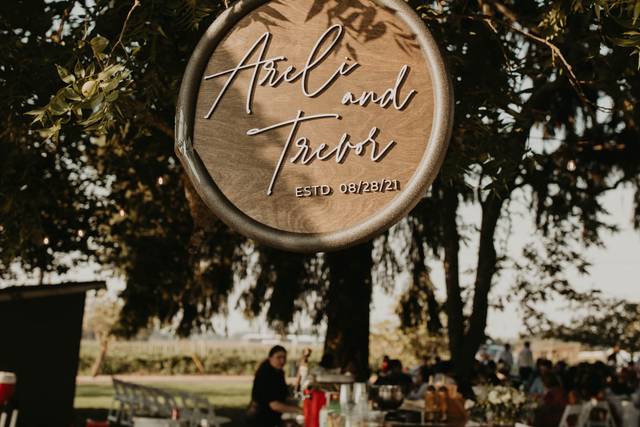 Bride and Groom Sign