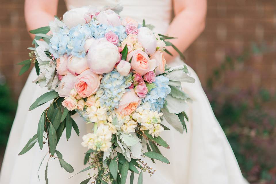 Flowers by Amy: Weddings and Design