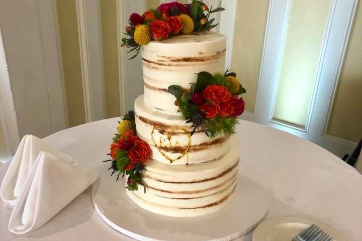 A romantic wedding cake
