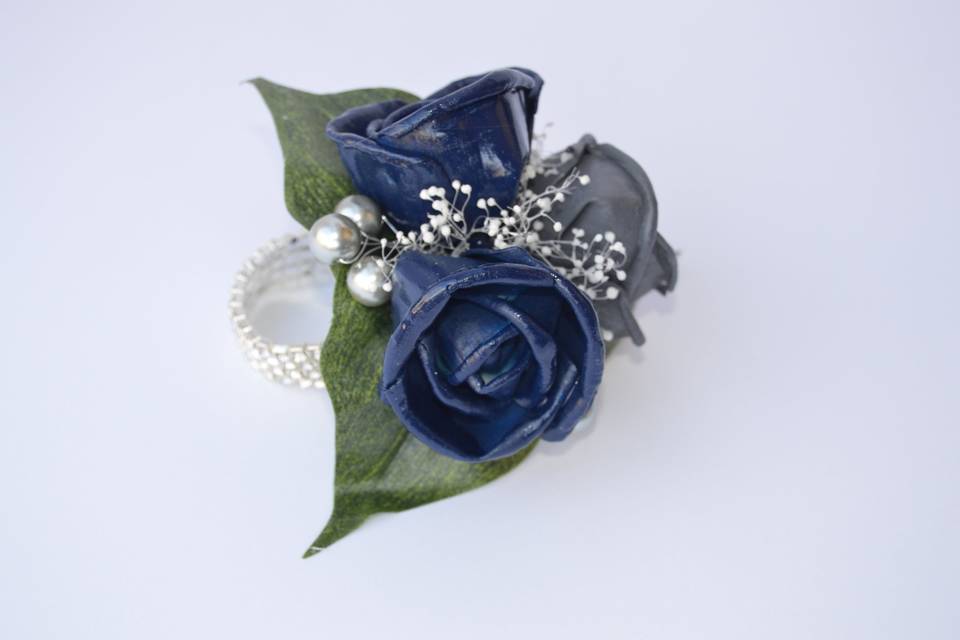 Sola wood flower corsage