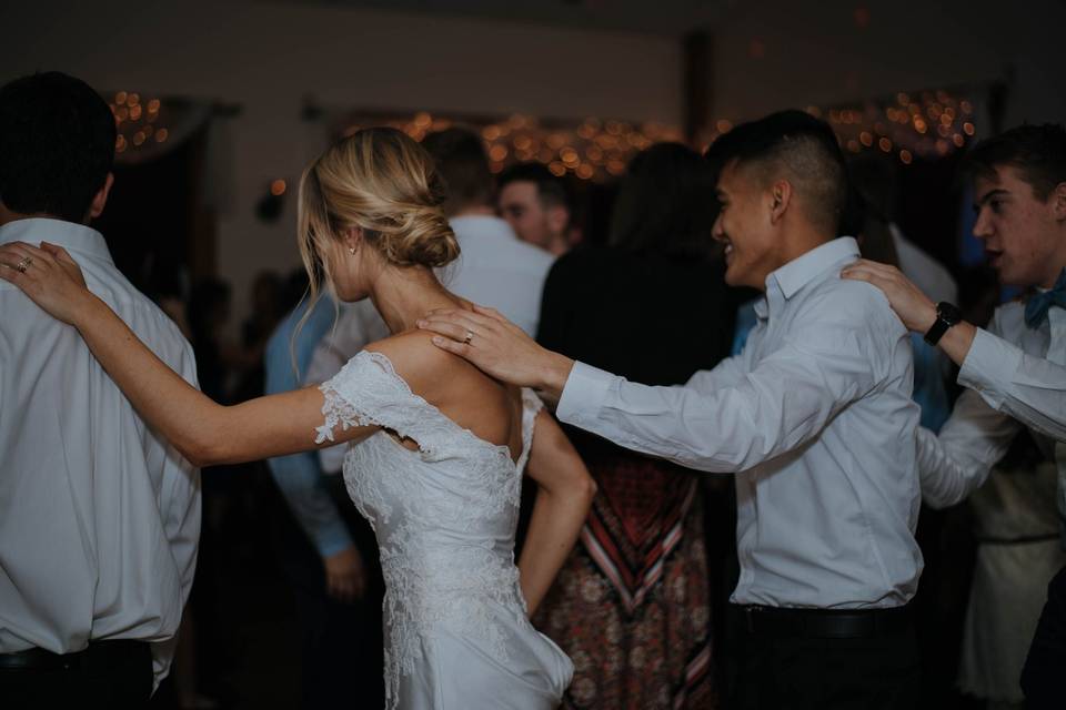 Danielle Towle Photography - Dancing the night away