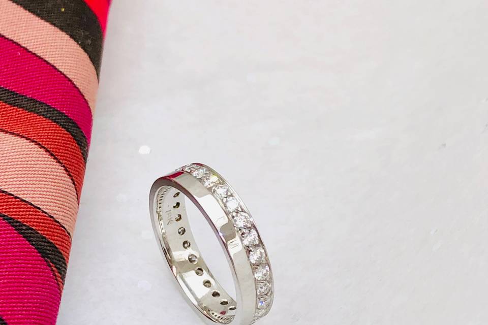 Eternity diamond band 18k G