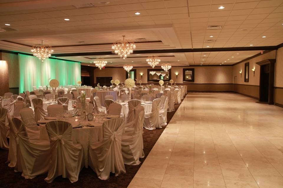 Cake at the head of the banquet hall