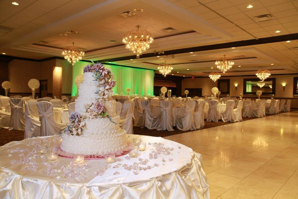 Cake at the head of the banquet hall