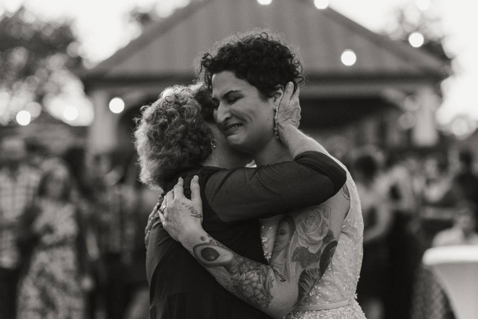 First dances with her momma