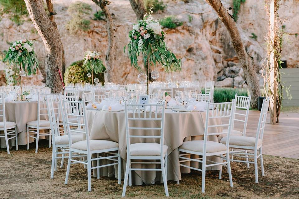 Delicate centerpiece details