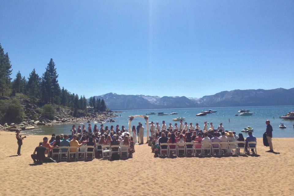 Roundhill Pines beach ceremony