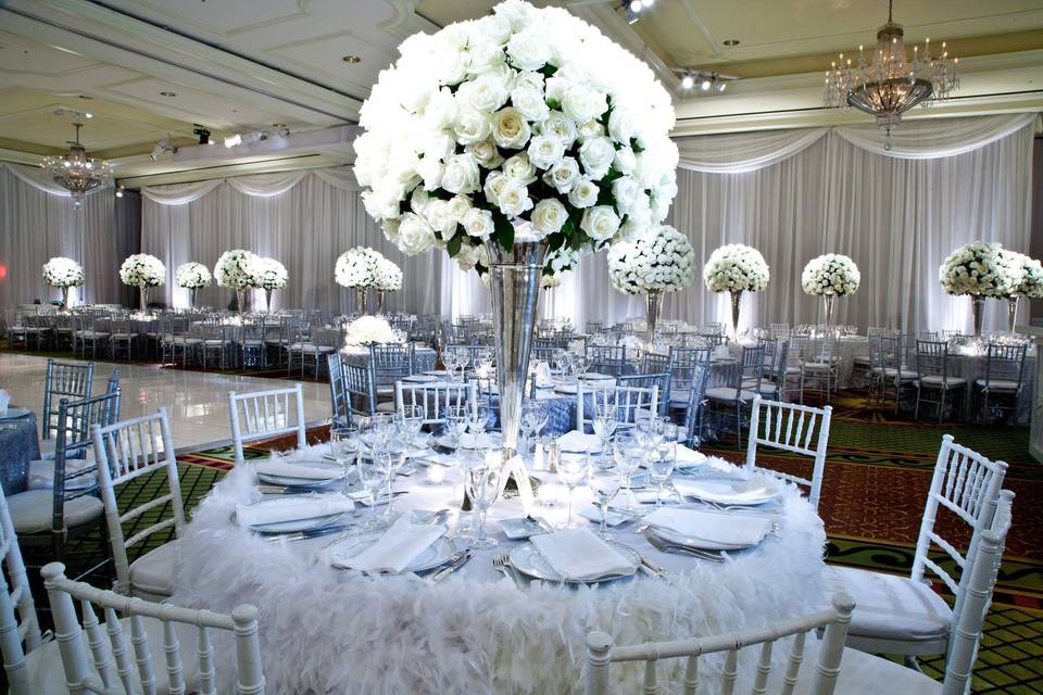 Table setting with centerpiece