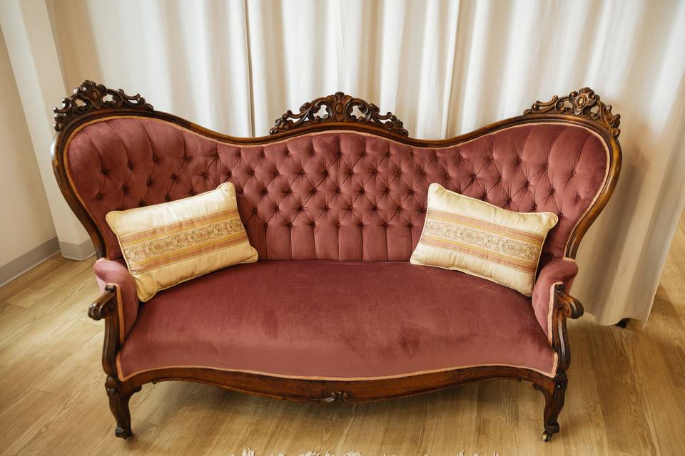 Lilac Settee