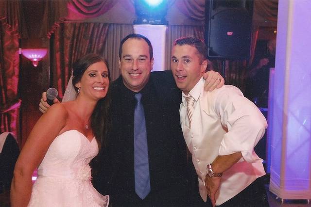 The Dj with the couple