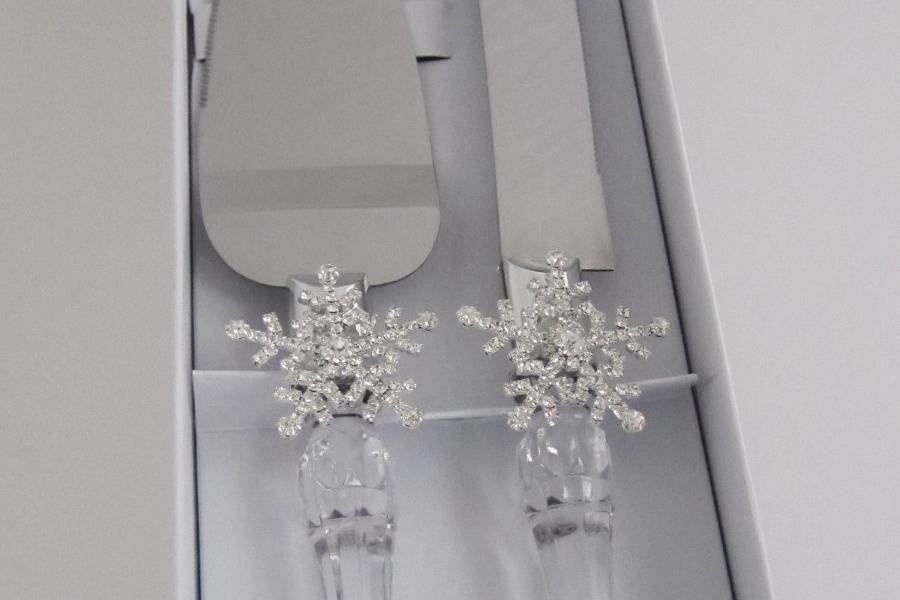 Snowflake  Winter  Wonderland  cake  server  set  -$19.95  per  setFaux  crystal  stainless  steel  cake  server  set  hand  decorated  with  rhinestone  Snowflakes.This  cake  server  set  will  glisten  in  the  sunlight  of  a  winter  wonderland  wedding.