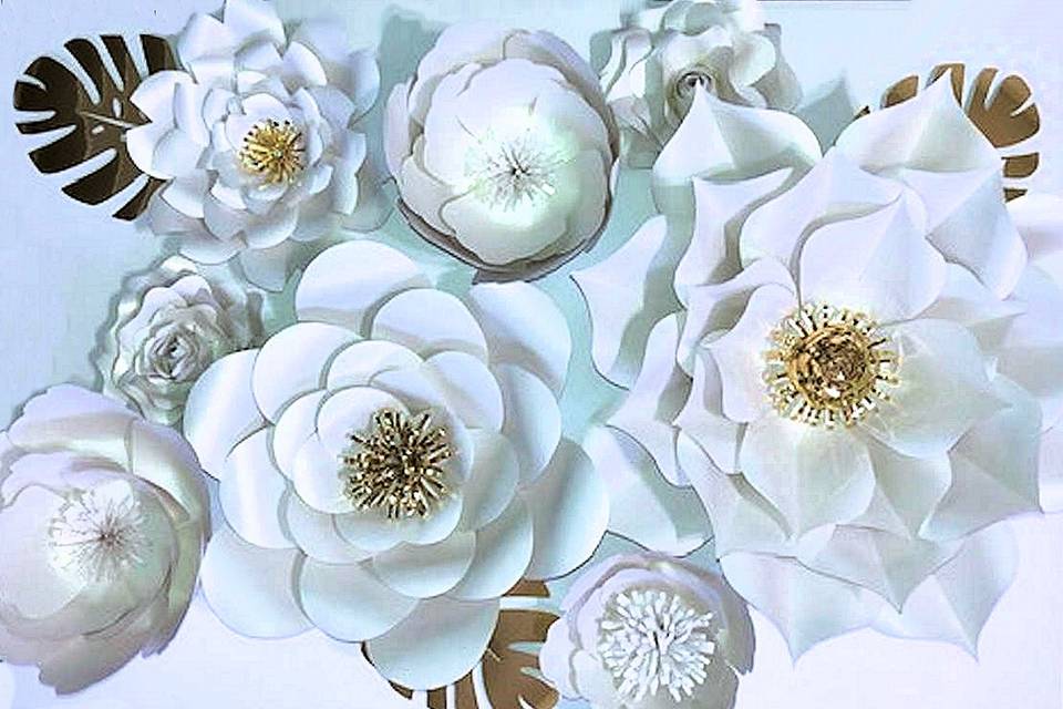 Paper flowers for wall decor