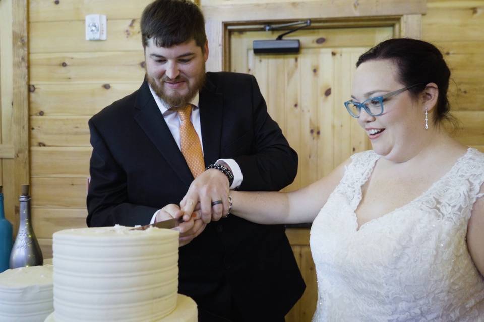 Cutting cake