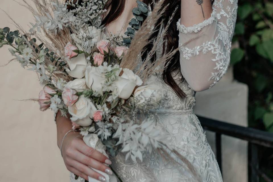 Boho Bridal Bouquet and hat