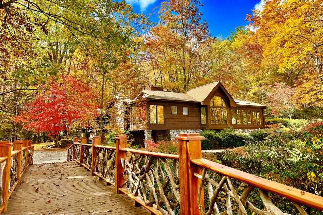 Mountain Stream Lodge