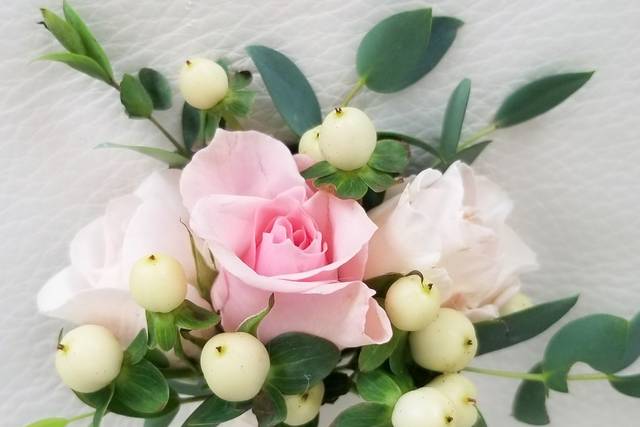 Sweet Souffle Boutonnière