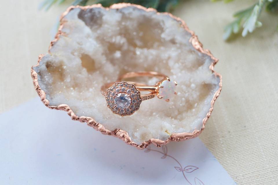 Geode ring display