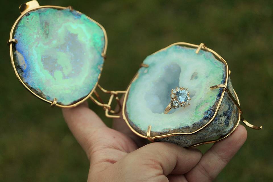 Northern lights geode ring box