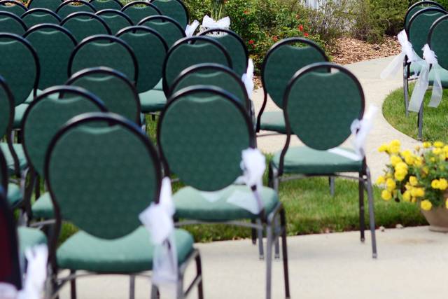 Elegant gazebo ceremony