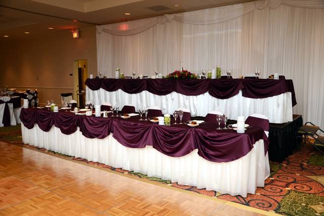 Rich purple-themed head table