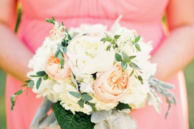 Creamy vintage wedding