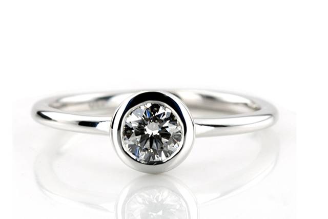 ENR8002Simplicity at its best. This engagement ring will hold your center stone in an elegant frame and will bring out all the glory of your diamond. This engagement ring can be set with 0.25ct.-1.30ct round diamond and available in 14k, 18k, platinum and palladium.