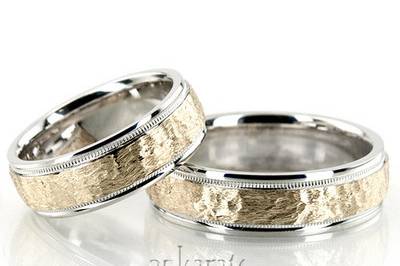 A lovely hammered band set, this 6mm wide Two-tone wedding ring is a best-seller! Center is hammer finished. Edges are high polished, with milgrain.