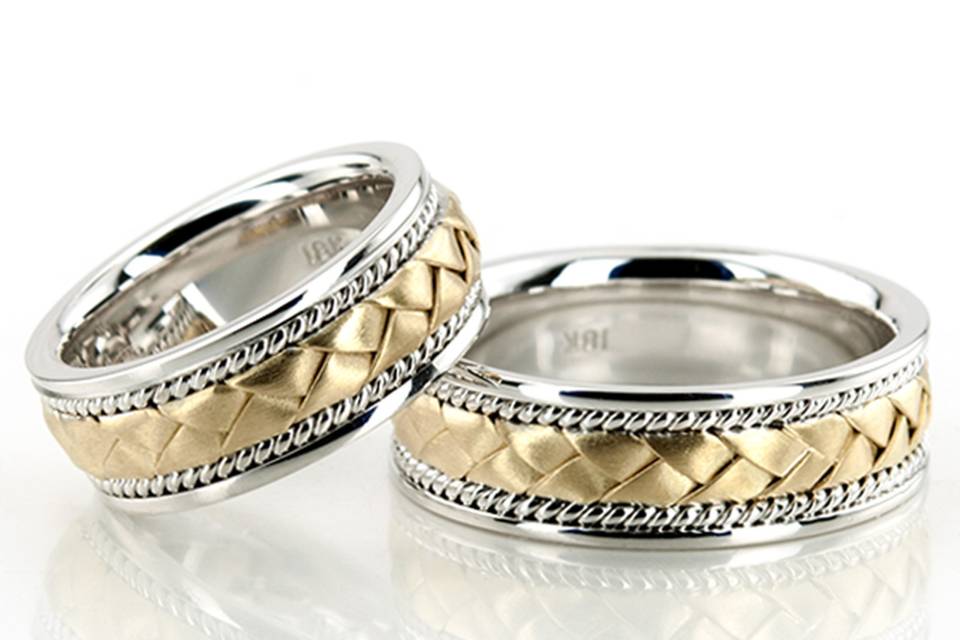 A gorgeous classic, this 8mm wide Hand Woven wedding band set has a wide braid at the center, with two smaller braids on each side. It's complete with shiny edges. This wedding band set is also available in 6, 7, 9, 10, 11, 12mm. Center braid is sandblasted. Small braids and edges are high polished.