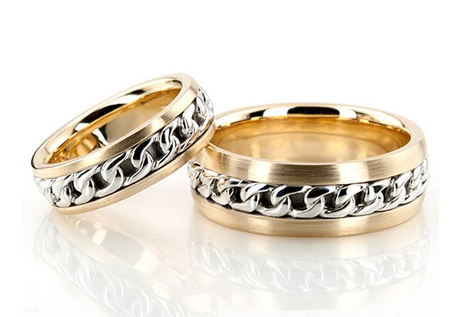 HH-BA100105Beautifully carved with milgrains, this 6mm wide Carved Design wedding band has diagonal fish-eye bright cuts all around, which create a leaf design. Also available in 4, 5, 7mm. Center of the band is cross-satin finished, with bright cuts. Each side is high polished, with milgrain.