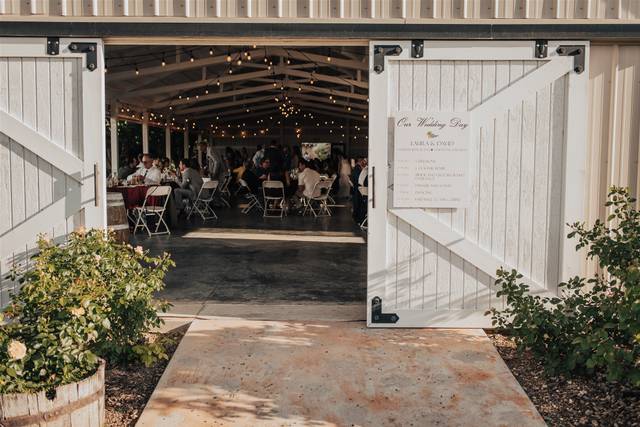 Sandstone Vineyards weddings and events