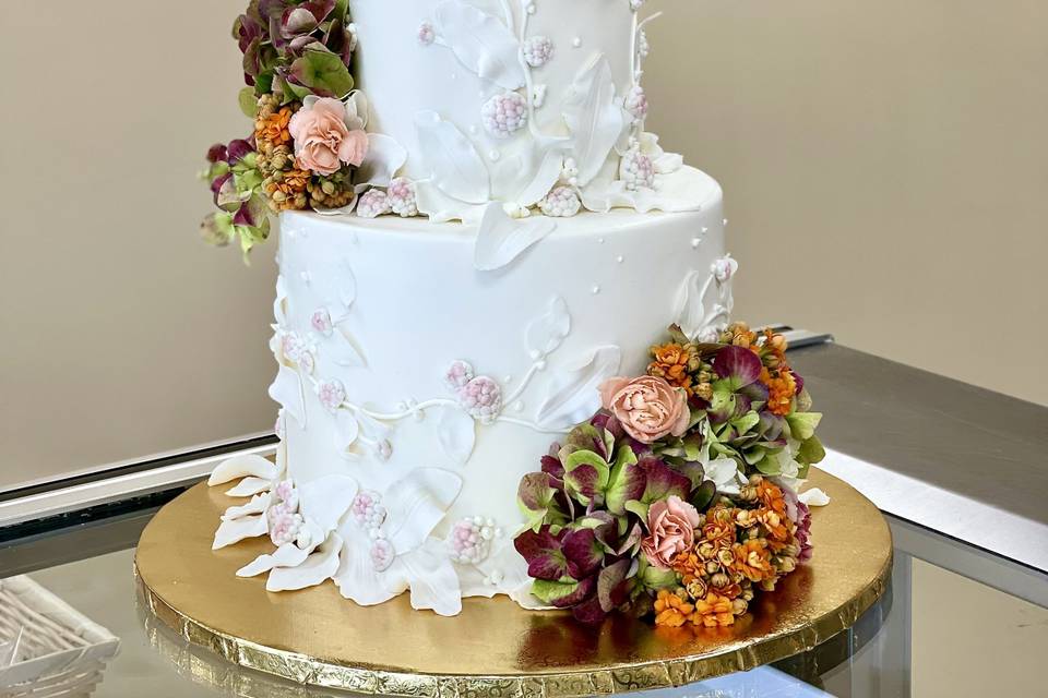 Fall themed wedding cake