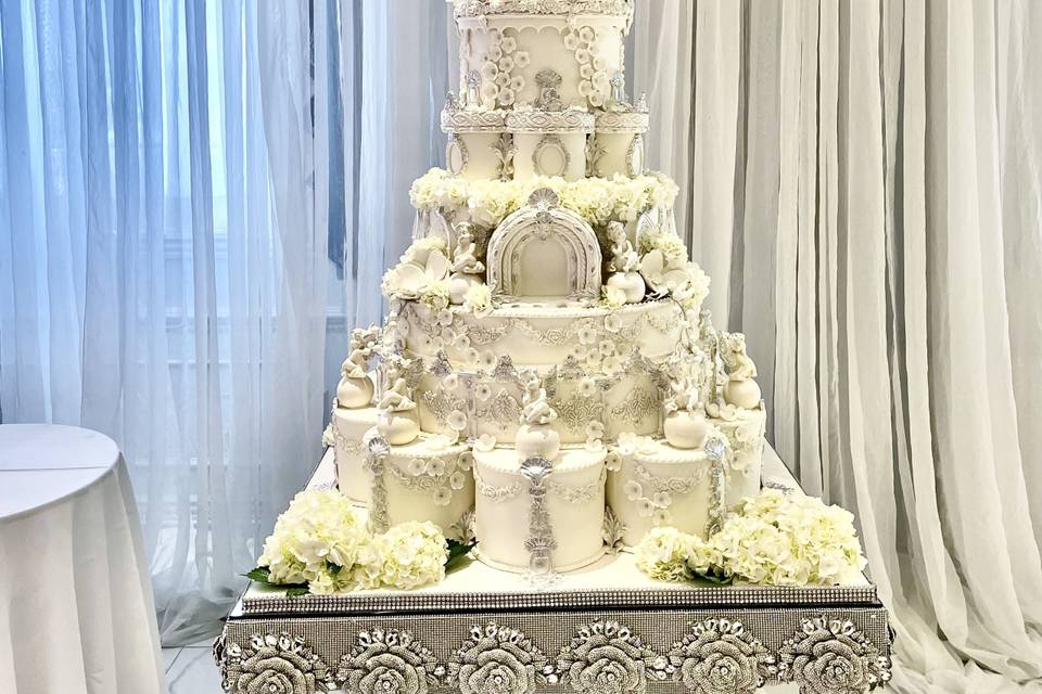 Luxury wedding cake