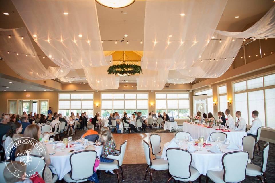 Indoor wedding reception at Lincoln Hills Golf Club