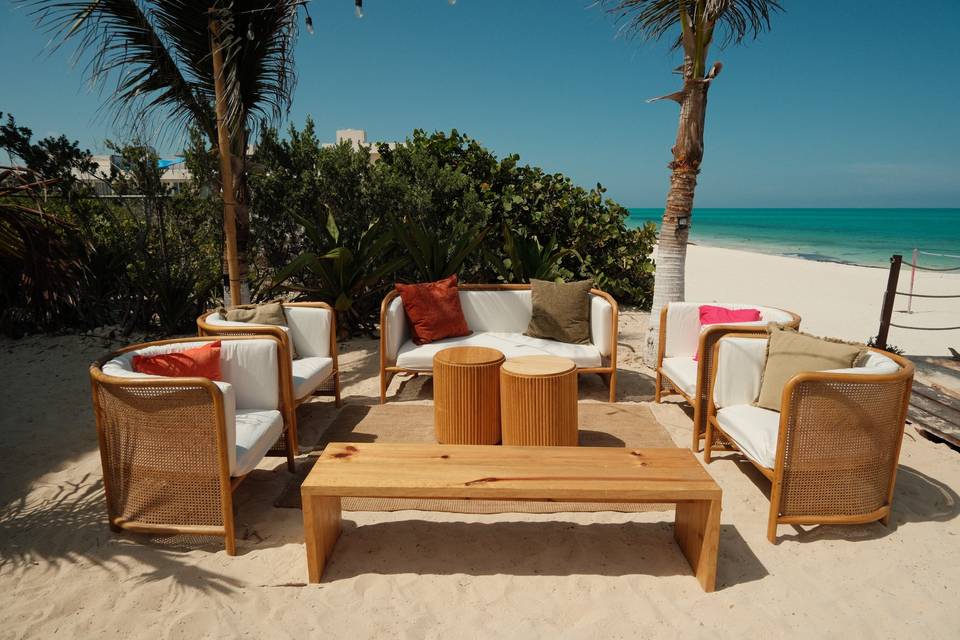 Cocktail area 1