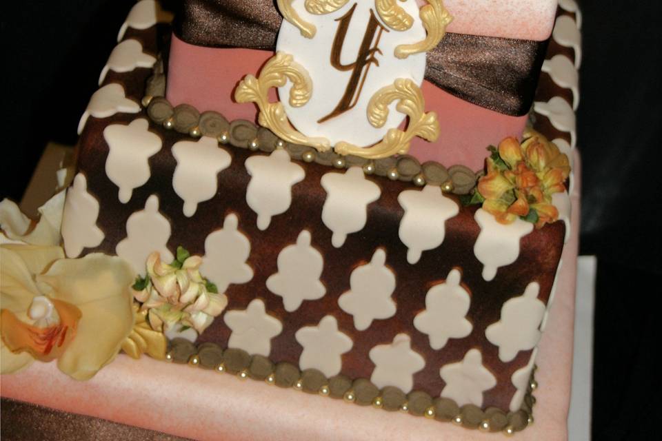 Louis Vuitton cake fondant gold and brown  Louis vuitton cake, Elegant  birthday cakes, Cute birthday cakes