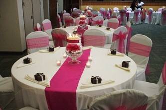 Table with favors and centerpiece