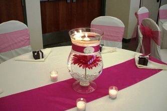 Table with favors and centerpiece