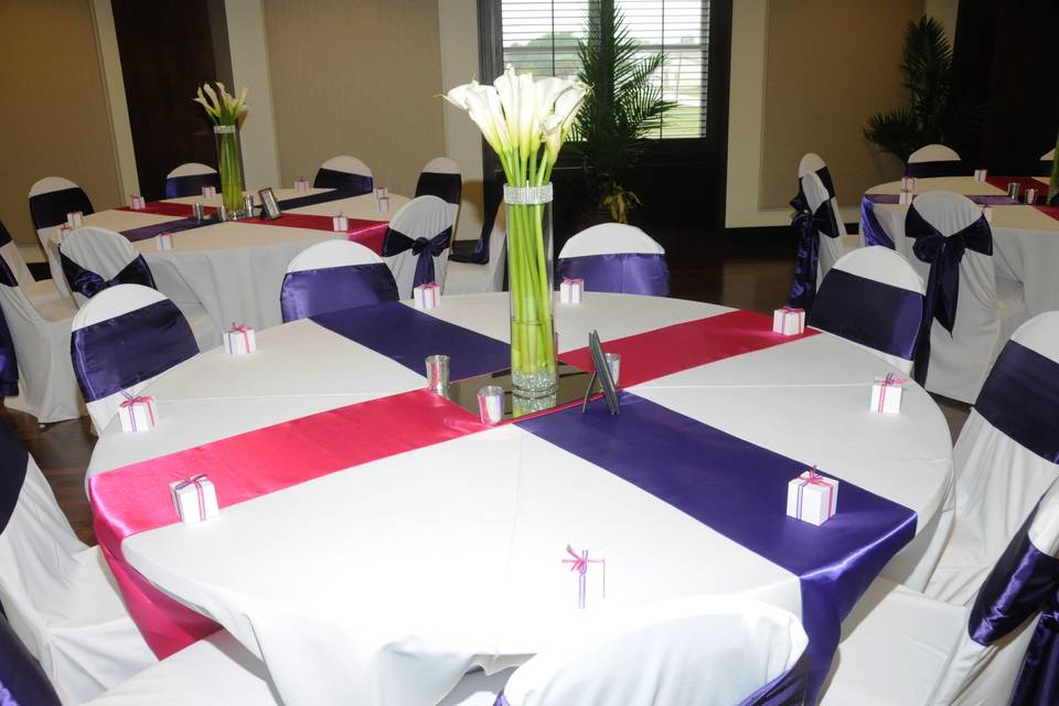 Table with favors and centerpiece