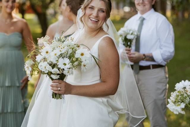 White daisy wedding