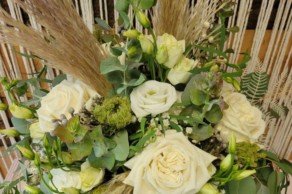 White rose and lisianthus